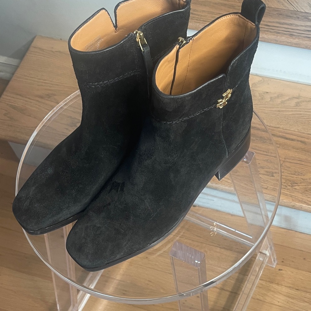 Tory Burch women’s black Suede Ankle Bootie sz9.5 NWT